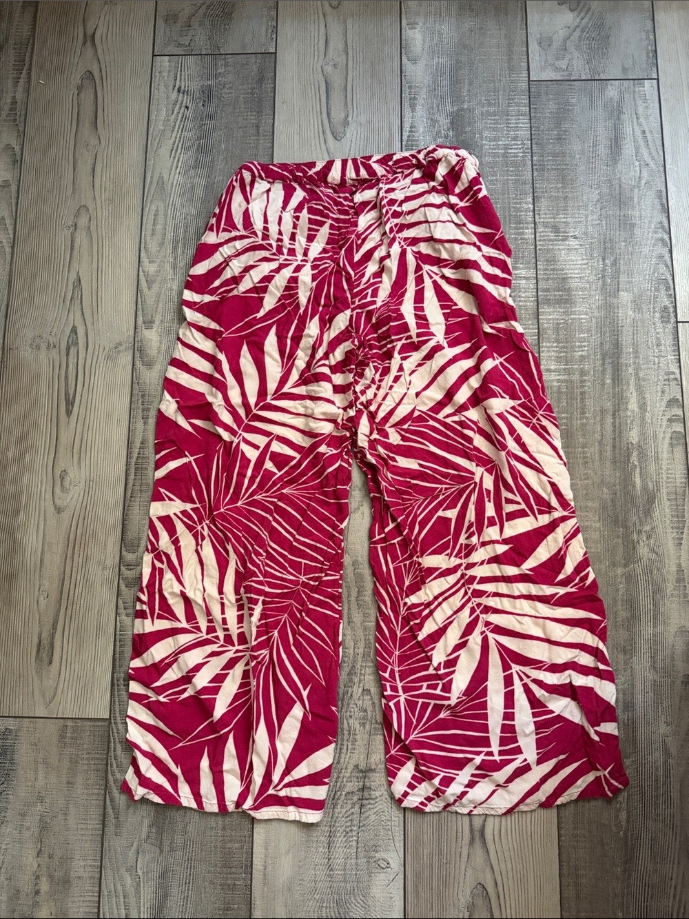 Roxy Wide Leg Palm Print Pants in Pink and Cream - Picture 2 of 3